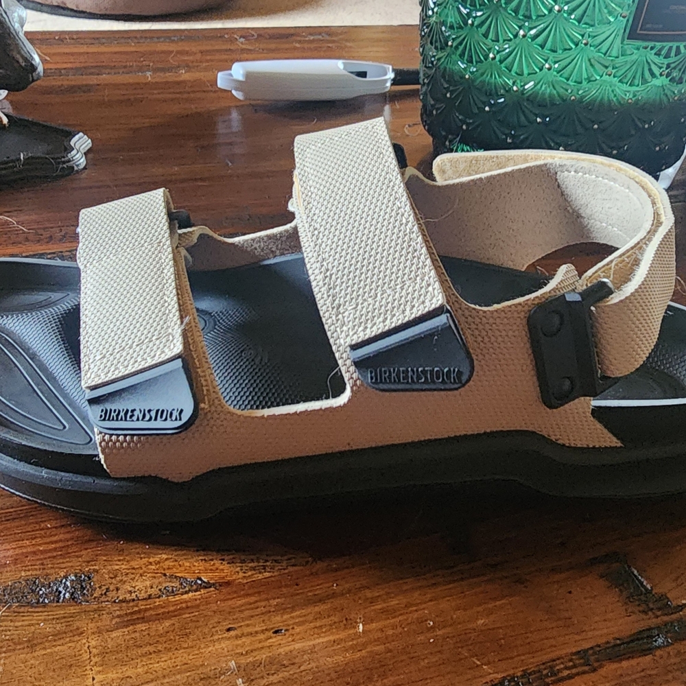 Mens Birkenstock Tan and Black Sandals with Adjustable Straps - Picture 2 of 5